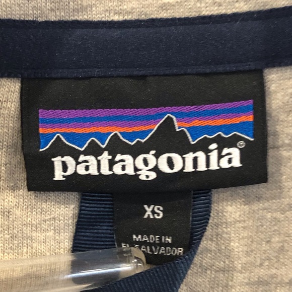 Patagonia Shearling Button Pullover rib knit cuffs and hem hand warmer pockets. - Picture 6 of 7